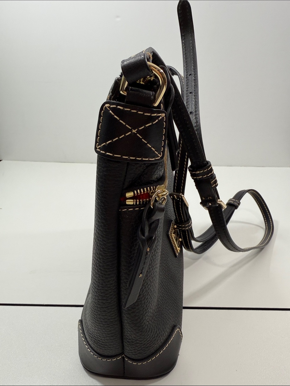 Dooney and Bourke black leather purse Crossbody bag with textured leather EUC - Picture 4 of 7